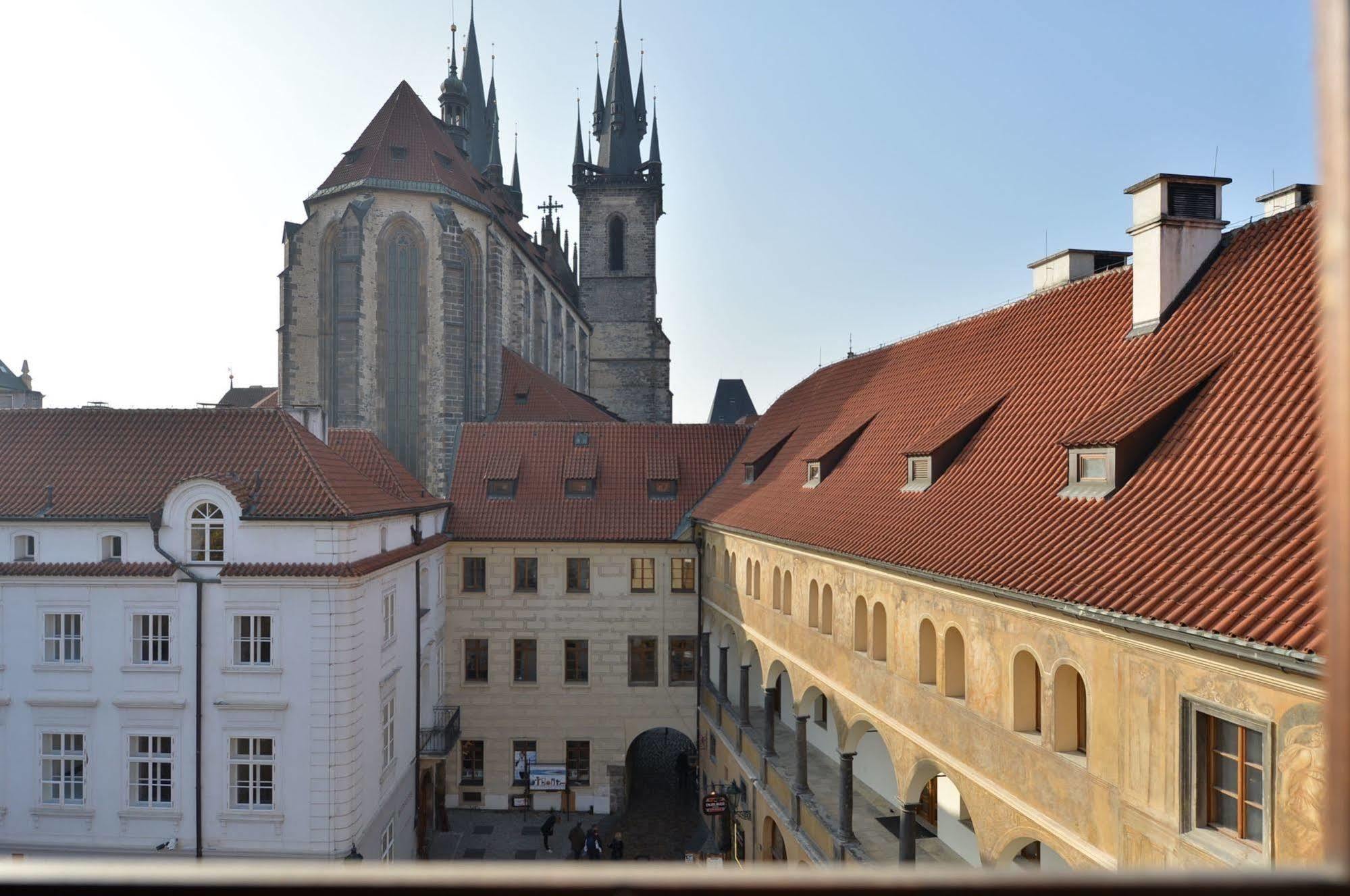 Old Town Boutique Apartments Prag Exteriör bild